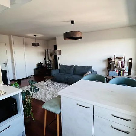 Apartment Peaceful And Cosy Flat With Secured Free Parking And Balcony