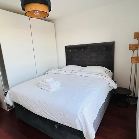 Apartment Peaceful And Cosy Flat With Secured Free Parking And Balcony *