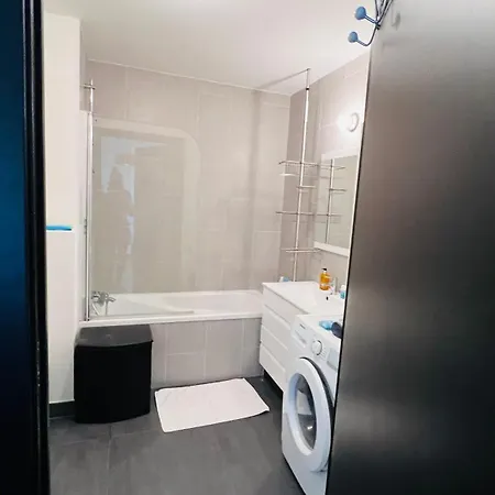 Peaceful And Cosy Flat With Secured Free Parking And Balcony Apartment *