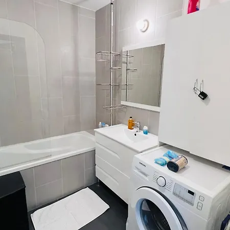 Apartment Peaceful And Cosy Flat With Secured Free Parking And Balcony Romainville