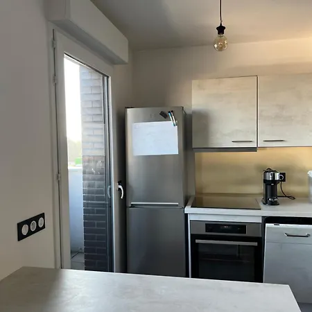 Peaceful And Cosy Flat With Secured Free Parking And Balcony Apartment *