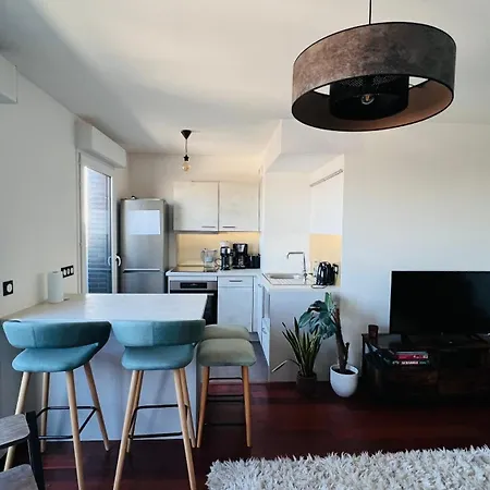 Apartment Peaceful And Cosy Flat With Secured Free Parking And Balcony Romainville