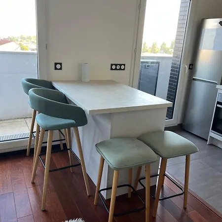 Peaceful And Cosy Flat With Secured Free Parking And Balcony * Romainville
