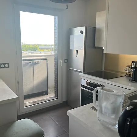 Apartment Peaceful And Cosy Flat With Secured Free Parking And Balcony