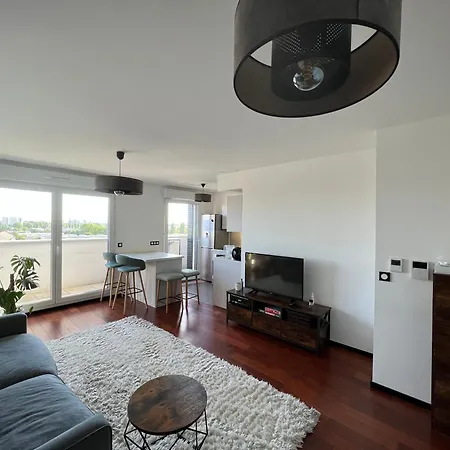 Apartment Peaceful And Cosy Flat With Secured Free Parking And Balcony Romainville